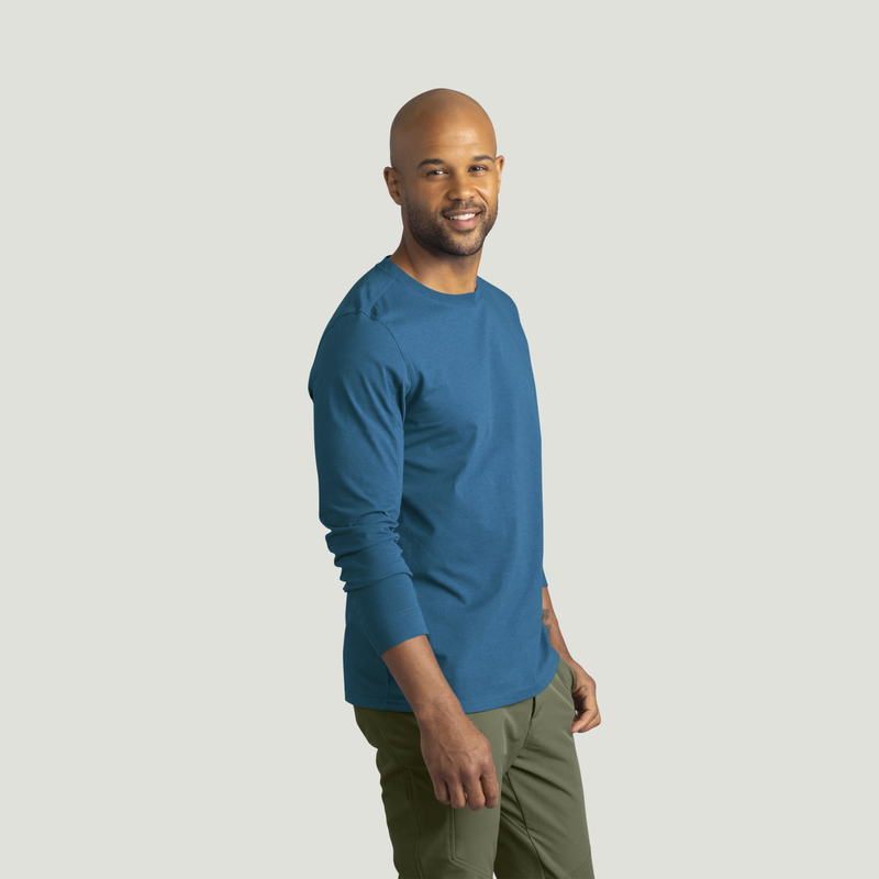 Men's Long Sleeve Midweight Slim Fit Performance Tee image number 4